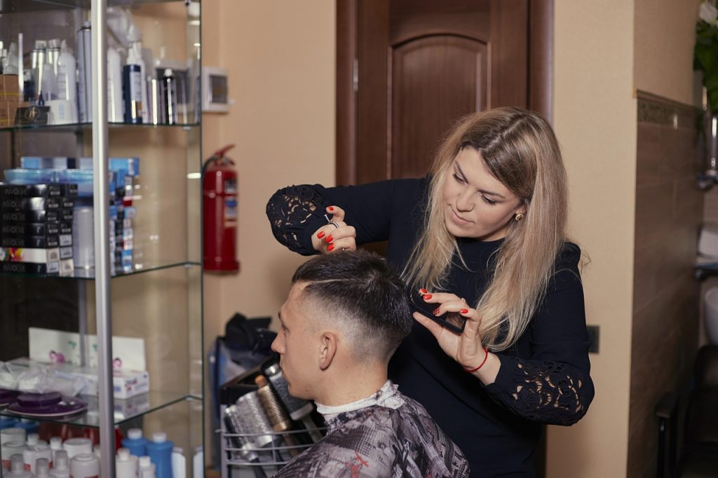 Cómo ganar dinero con un salón de belleza